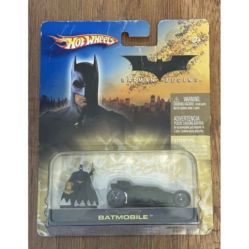 2005 Hot Wheels Batman Begins Batmobile W/ Figure NOS